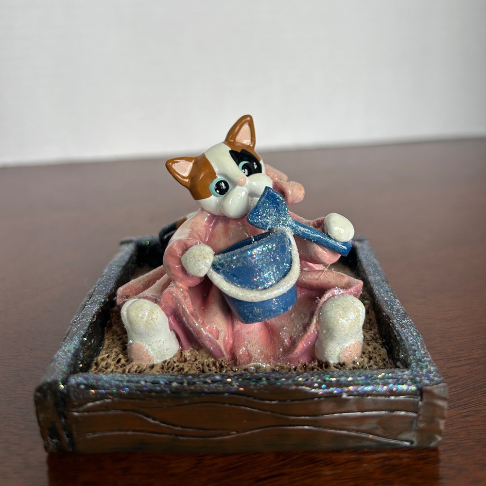 Calico Kitten In Sandbox Donna Little Kitt'in Littles by Enesco Figurine 1998